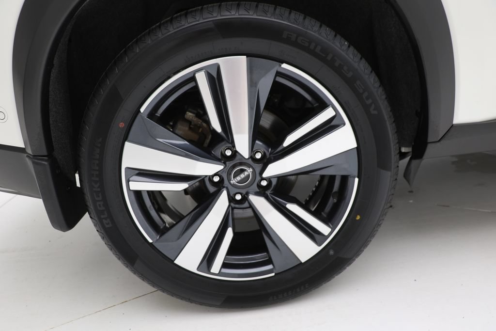 Used 2023 Nissan Rogue SL AWD/4WD image 3