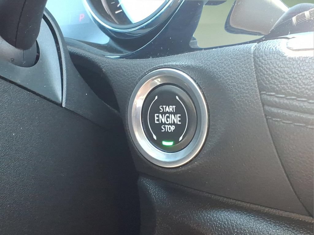 Used 2021 Buick Encore GX Essence w/ Experience Buick Package FWD image 9