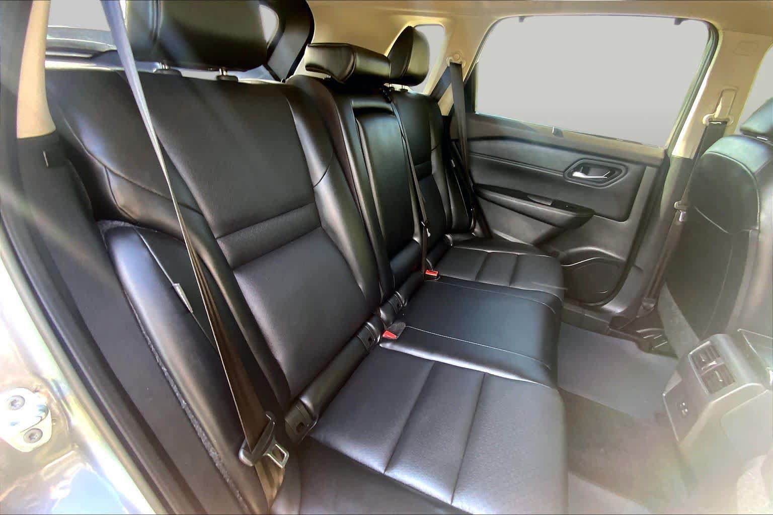 Used 2023 Nissan Rogue SV w/ SV Premium B Package FWD image 18