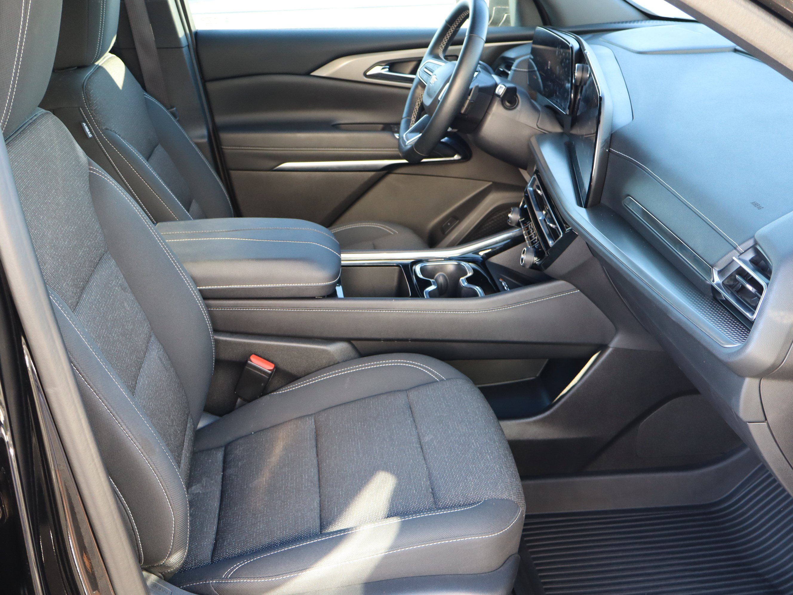 Used 2025 Chevrolet Traverse LT AWD/4WD image 38