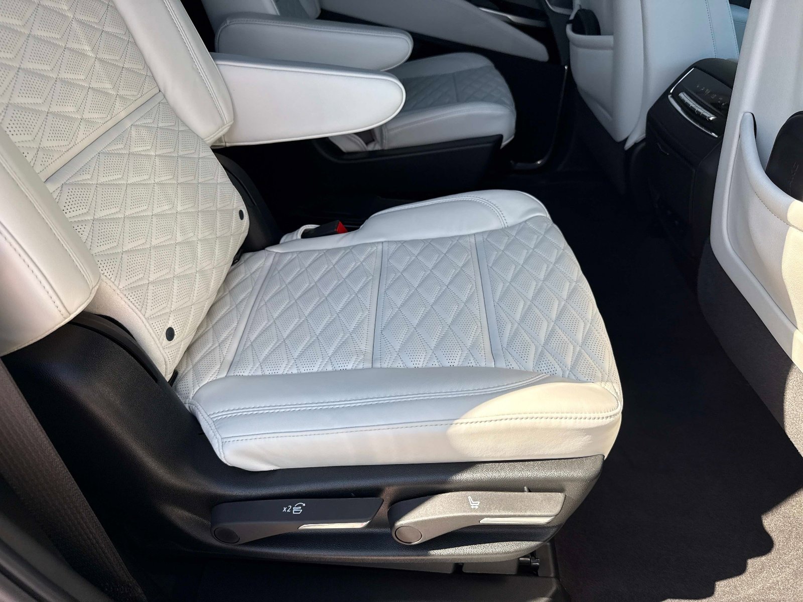 Used 2026 Cadillac Escalade Platinum Sport image 30