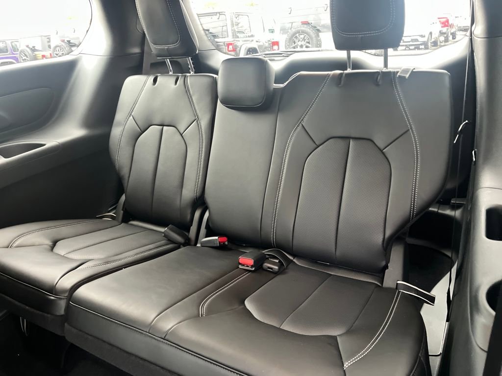 New 2026 Chrysler Pacifica Select image 26