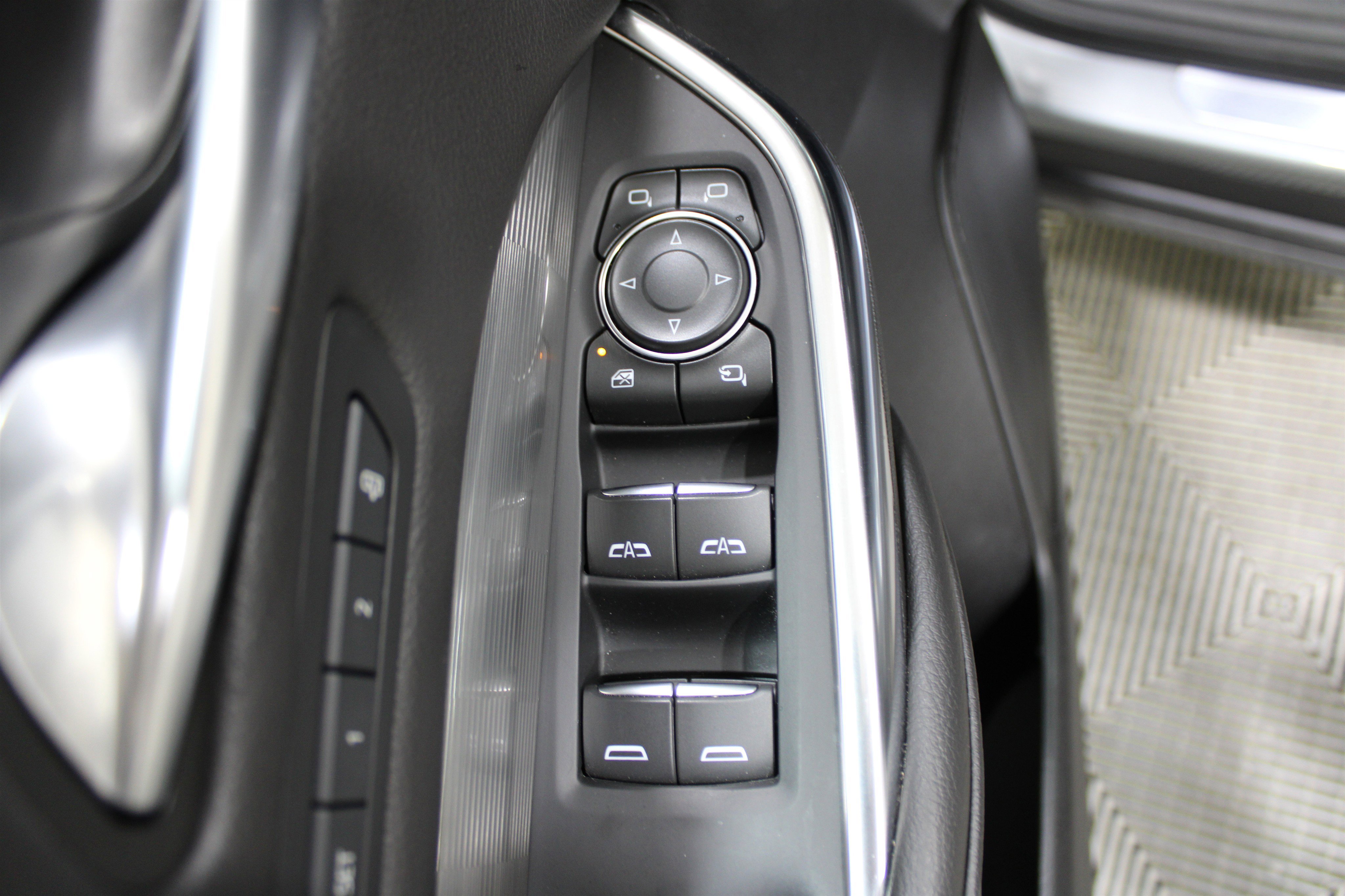 Used 2025 Cadillac XT4 Premium Luxury image 7