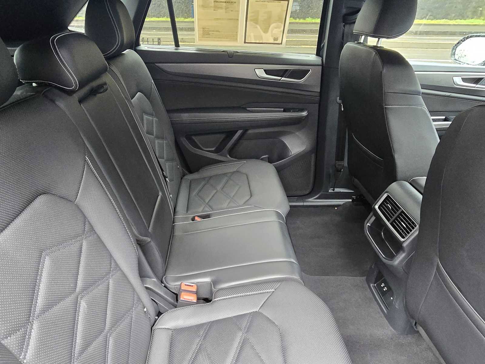 Used 2025 Volkswagen Atlas Cross Sport SE image 12