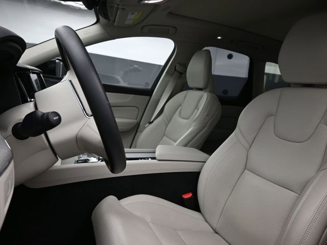 Used 2023 Volvo XC60 B5 Ultimate image 10
