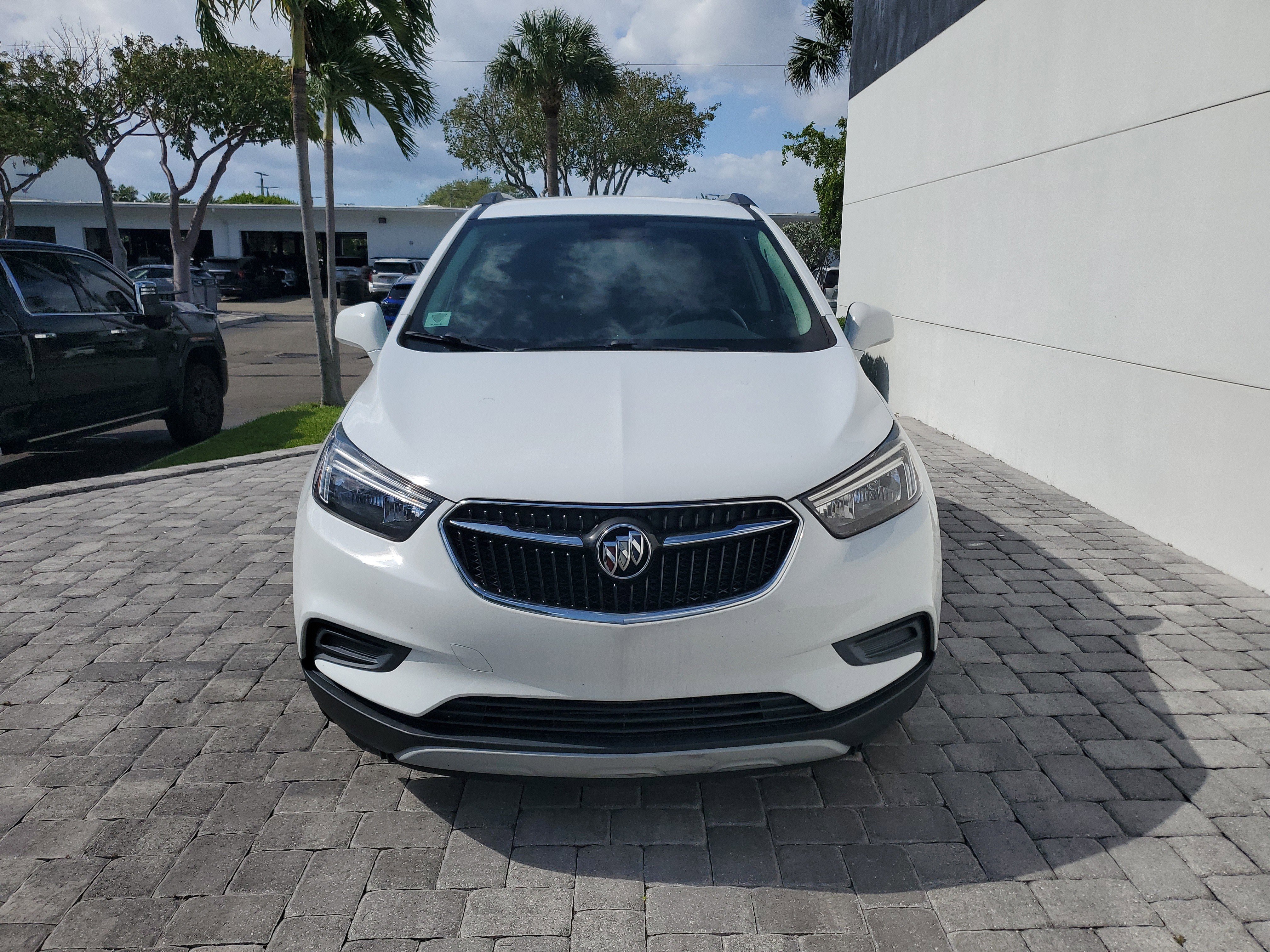 Used 2021 Buick Encore Preferred image 2