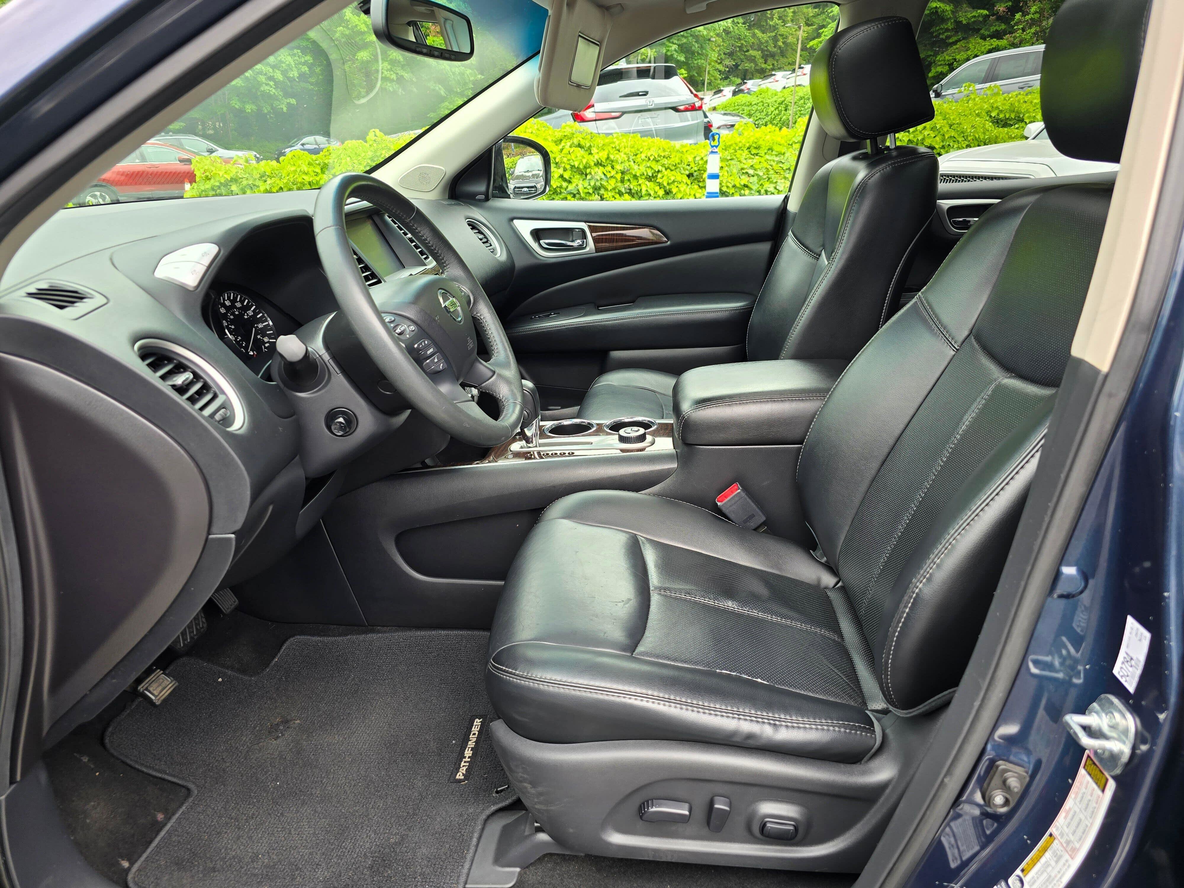 Used 2015 Nissan Pathfinder Platinum w/ Family Entertainment Package AWD/4WD image 22