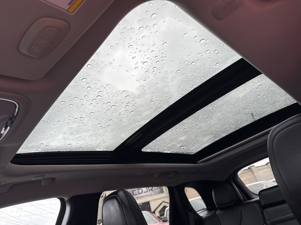 Used 2019 Jeep Cherokee Limited w/ Technology Group AWD/4WD image 35