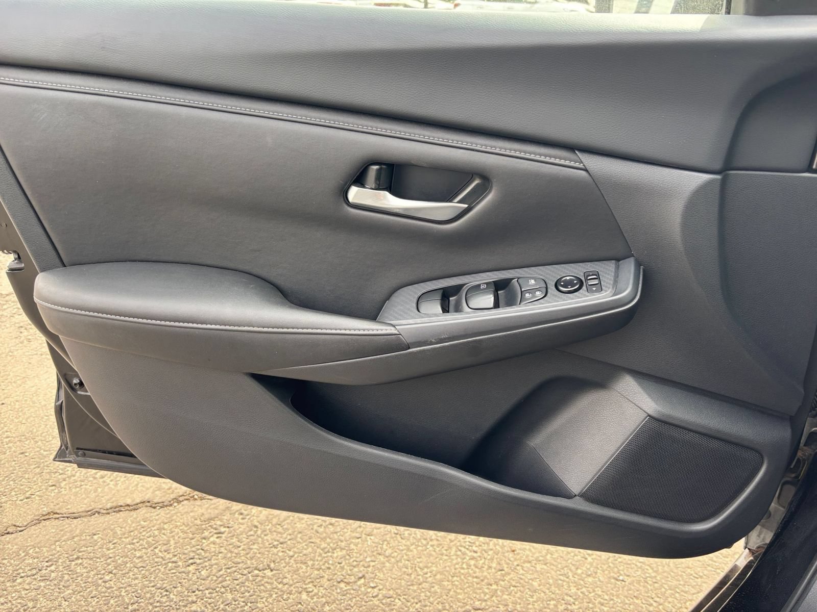 Used 2025 Nissan Sentra SV FWD image 15