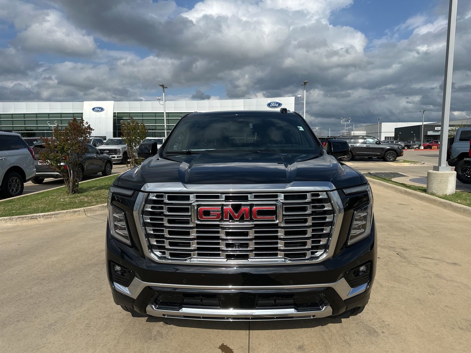 Used 2025 GMC Yukon XL Denali image 9
