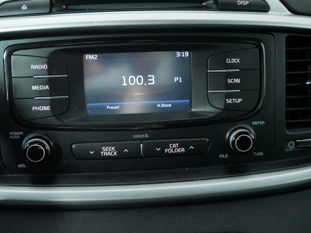 Used 2017 Kia Sorento LX image 28