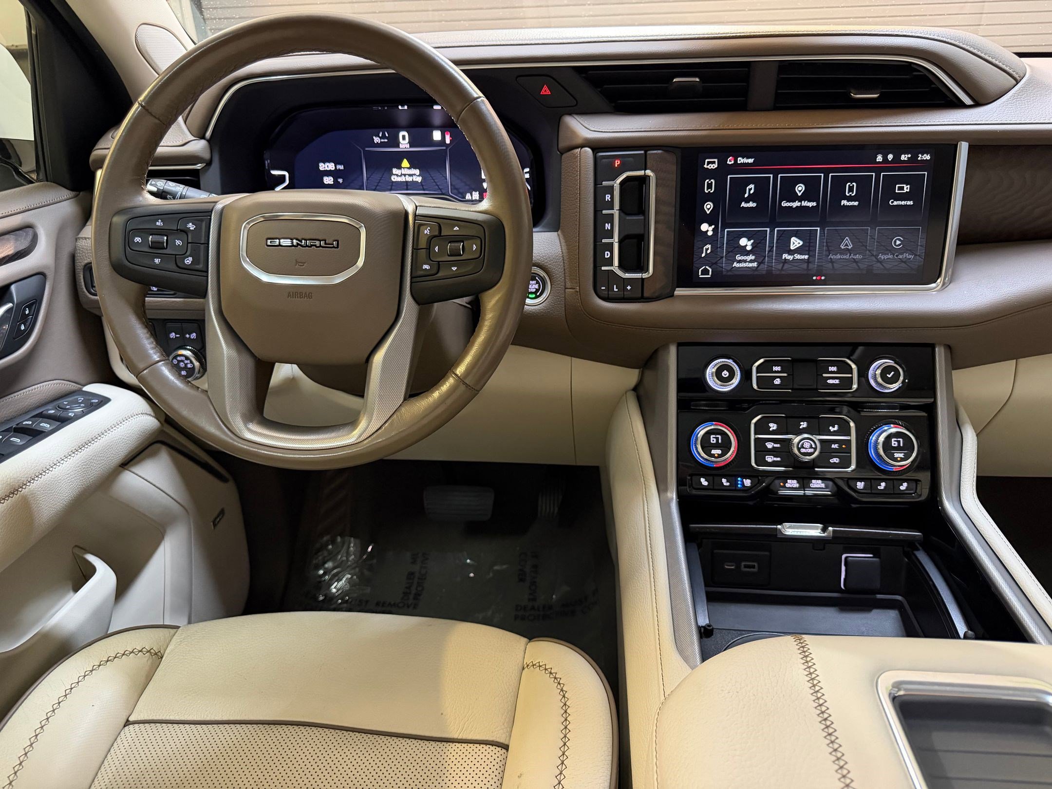 Used 2023 GMC Yukon XL Denali image 4