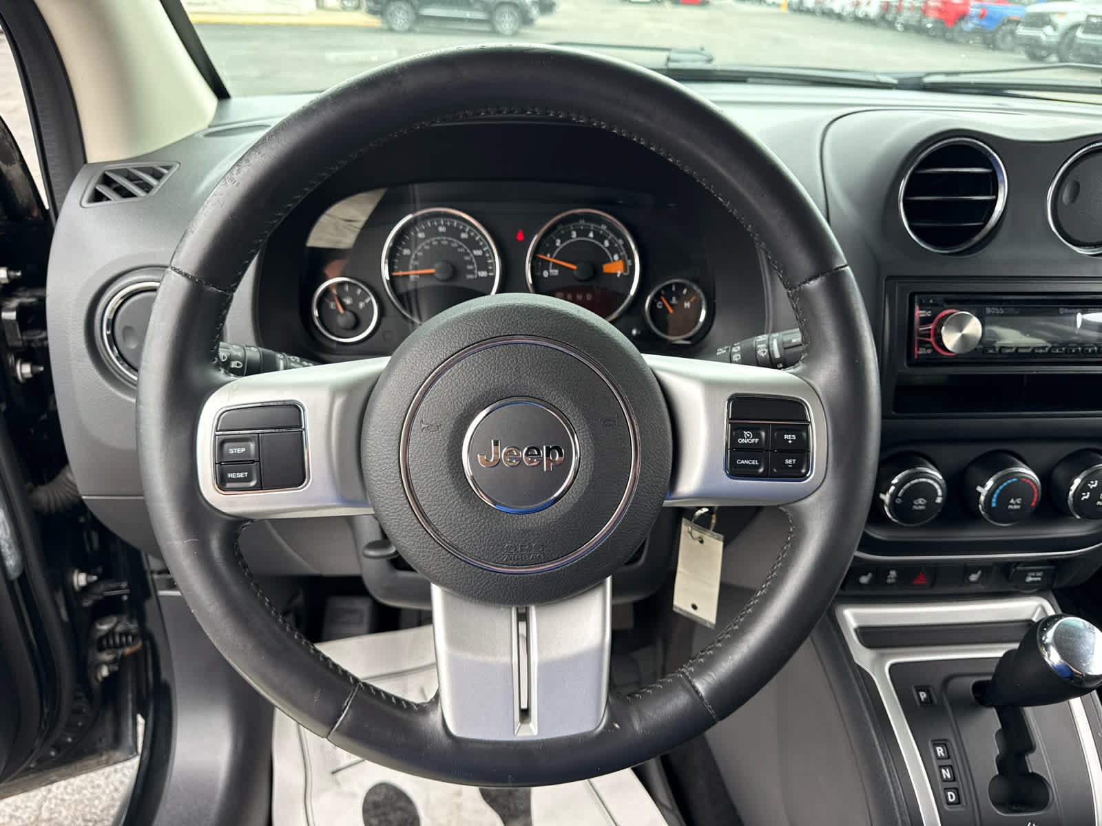 Used 2015 Jeep Compass Latitude AWD/4WD image 13