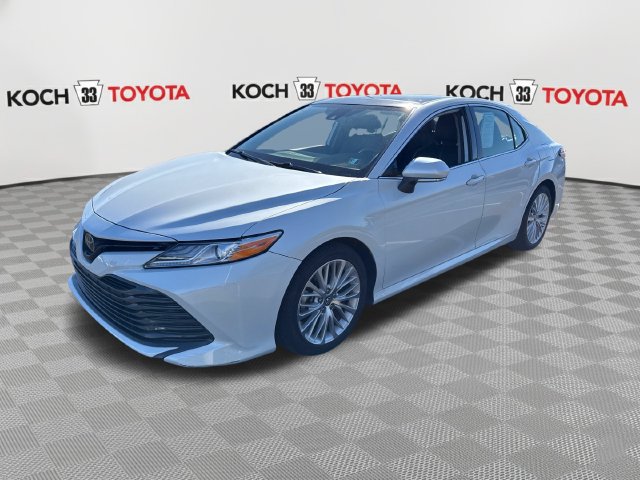 Used 2019 Toyota Camry XLE w/ Navigation Package FWD image 3