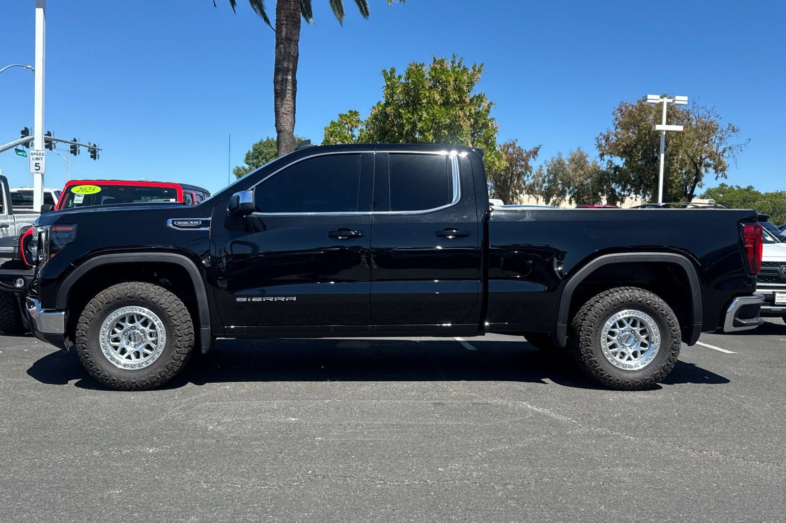 Used 2024 GMC Sierra 1500 SLE RWD image 8