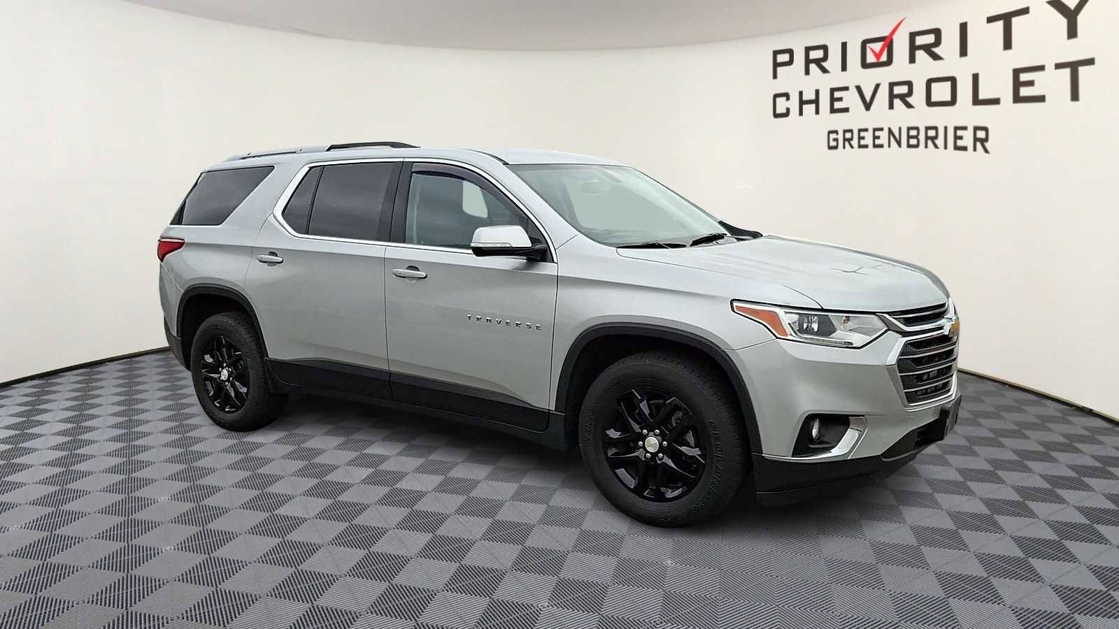 Used 2018 Chevrolet Traverse LT image 2