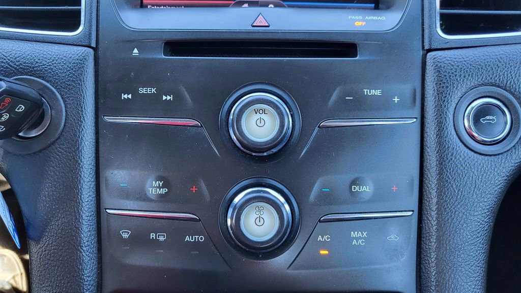 Used 2013 Ford Taurus SEL image 32