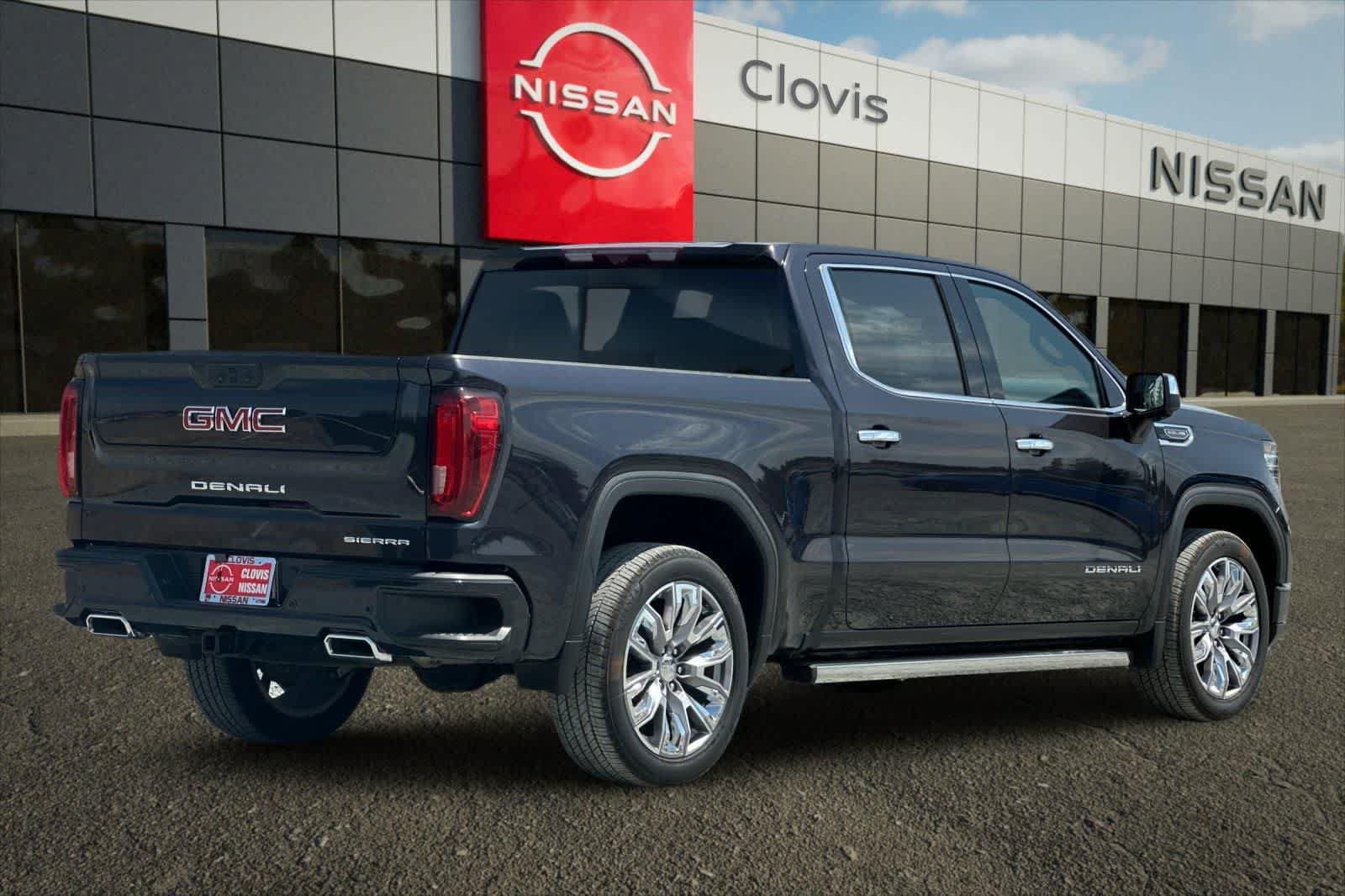 Used 2022 GMC Sierra 1500 Denali w/ Denali Reserve Package AWD/4WD image 3