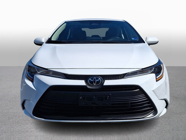 Used 2025 Toyota Corolla LE FWD image 2