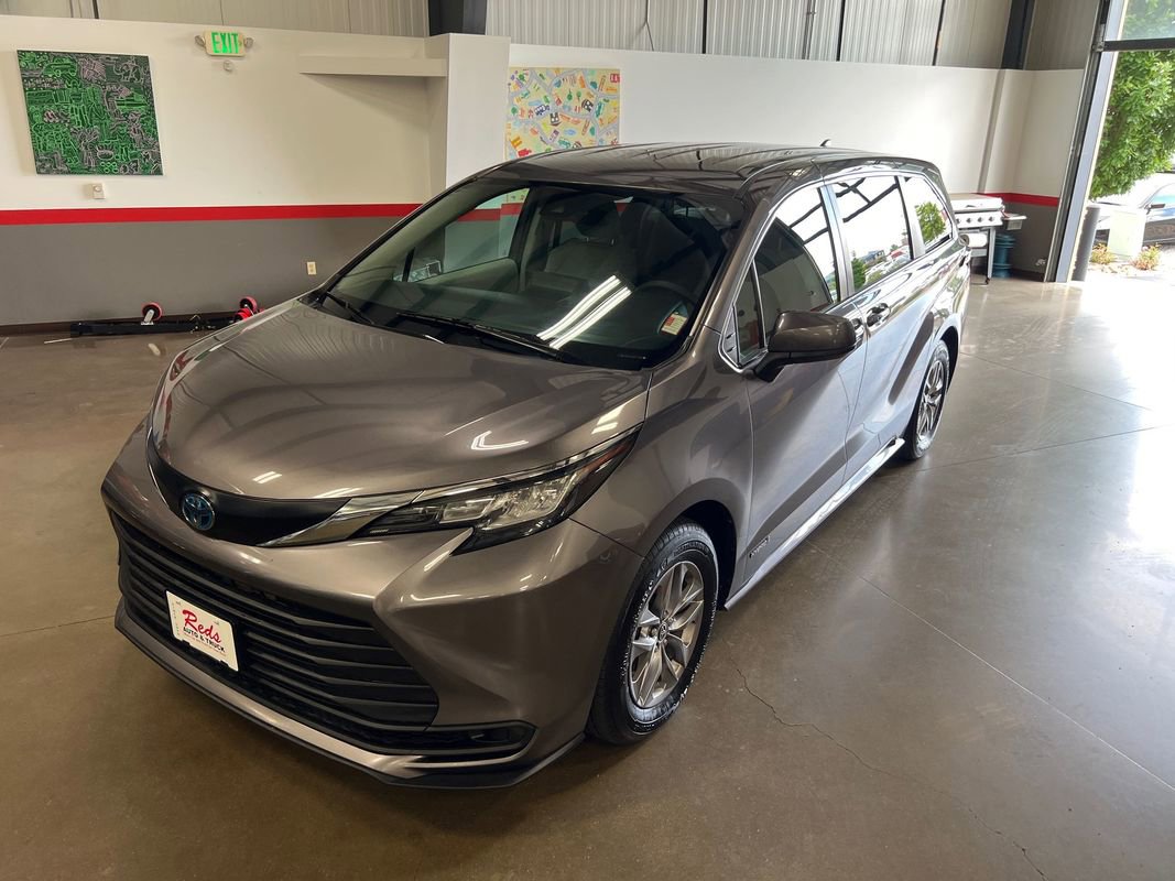 Used 2021 Toyota Sienna LE image 25