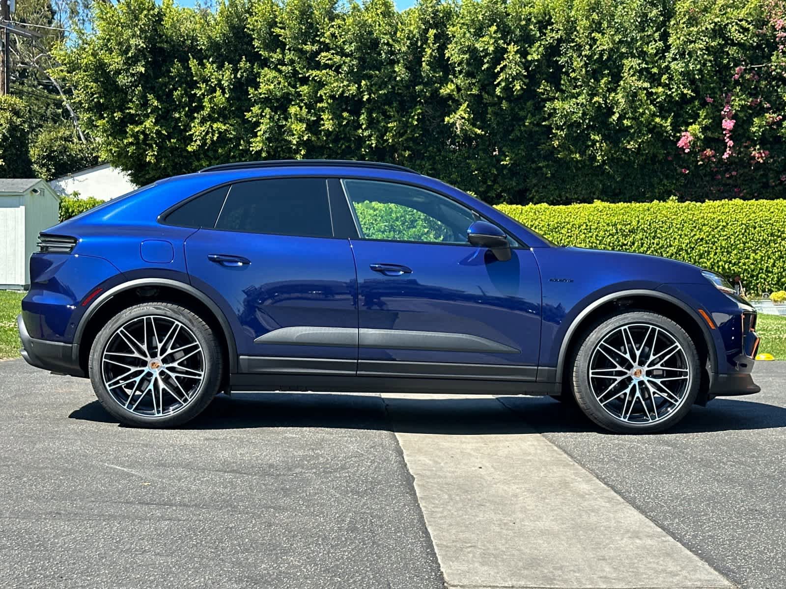 New 2026 Porsche Macan Electric RWD image 9