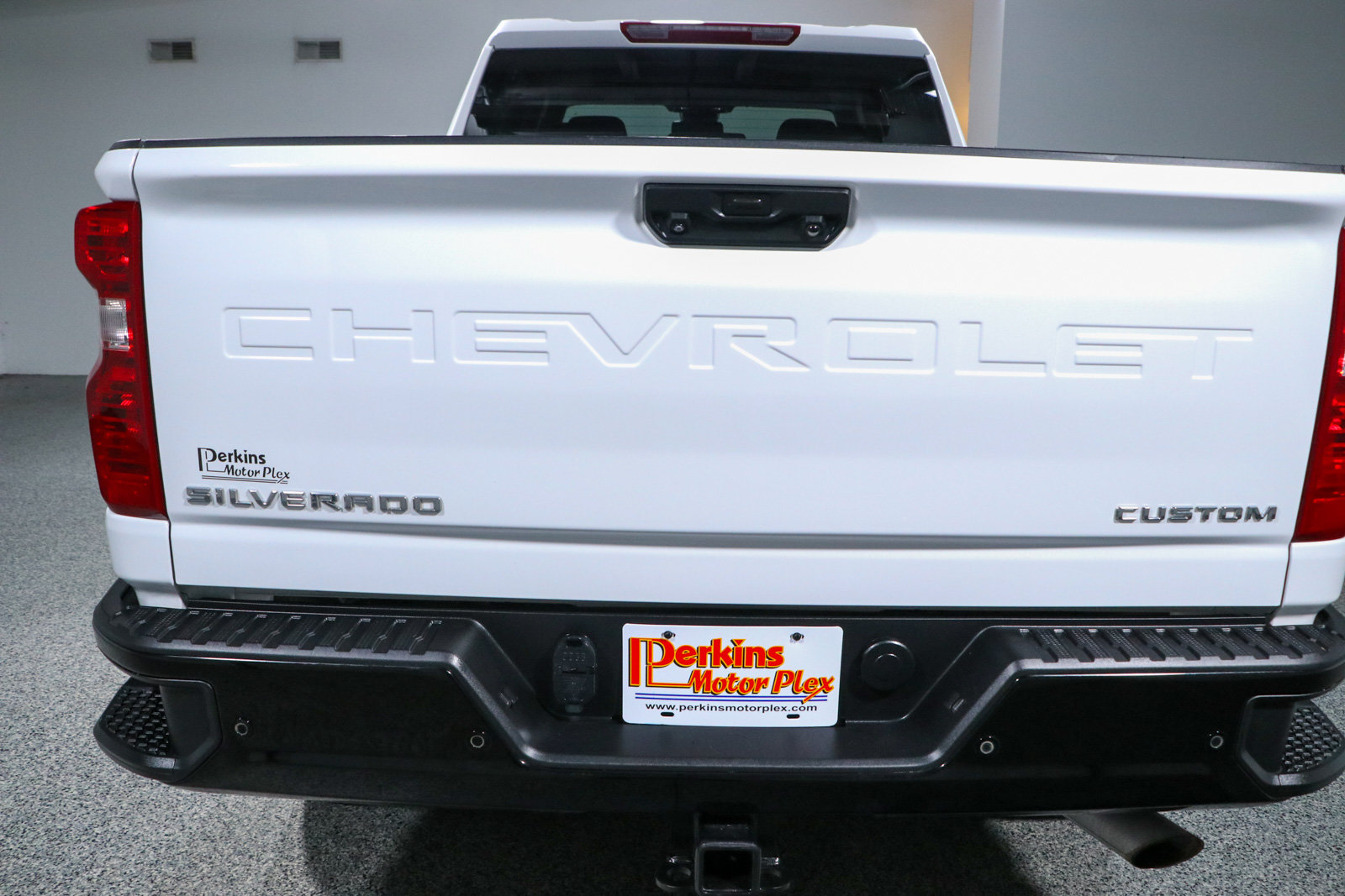 Used 2024 Chevrolet Silverado 2500 Custom w/ Custom Value Package AWD/4WD image 9