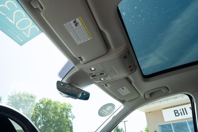 Certified 2023 Volkswagen Tiguan SE FWD image 19