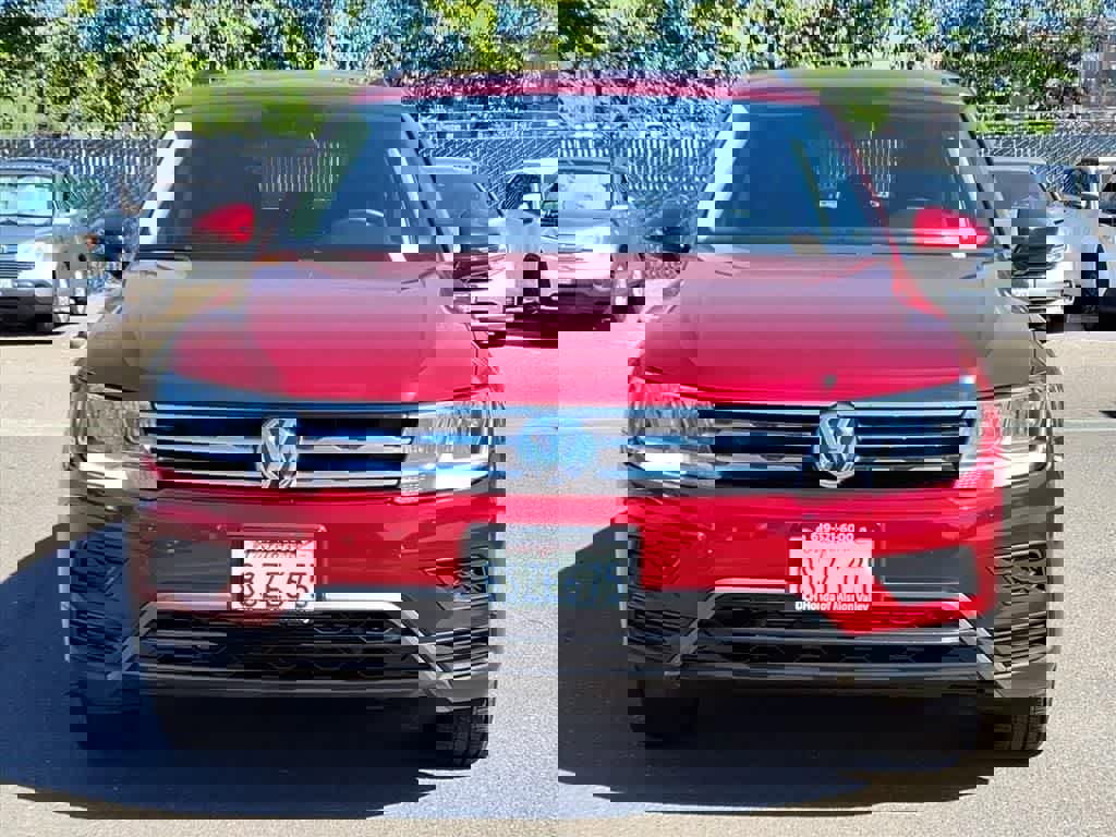 Used 2020 Volkswagen Tiguan SE image 2