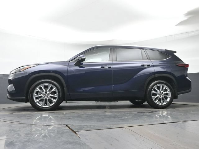 Certified 2024 Toyota Highlander Limited AWD/4WD image 31
