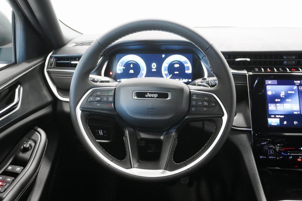 New 2025 Jeep Grand Cherokee Laredo w/ Luxury Tech Group I AWD/4WD image 20