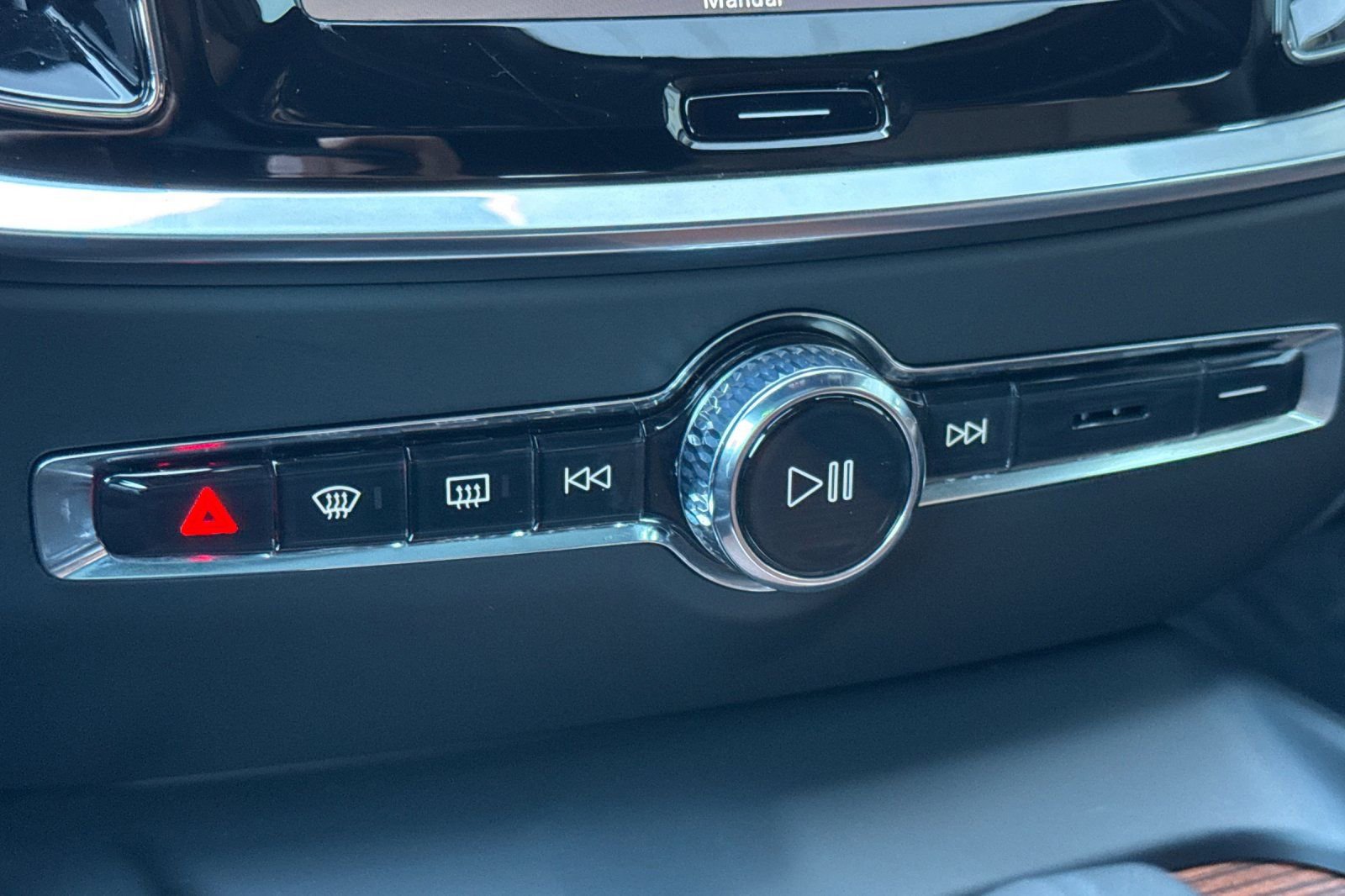 Certified 2026 Volvo V60 B5 Cross Country Plus w/ Climate Package image 24