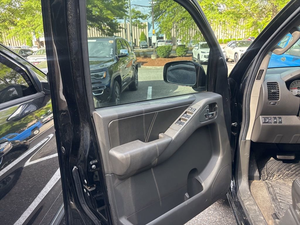 Used 2014 Nissan Frontier PRO-4X w/ Pro-4x Luxury Package AWD/4WD image 13