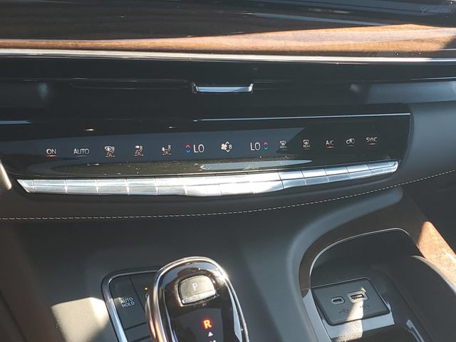 Certified 2022 Cadillac Escalade Premium Luxury Platinum AWD/4WD image 27