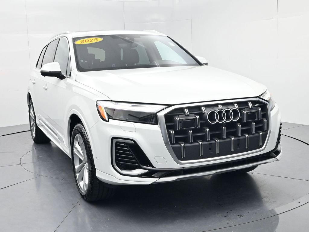 Used 2025 Audi Q7 3.0T Premium Plus AWD/4WD image 2