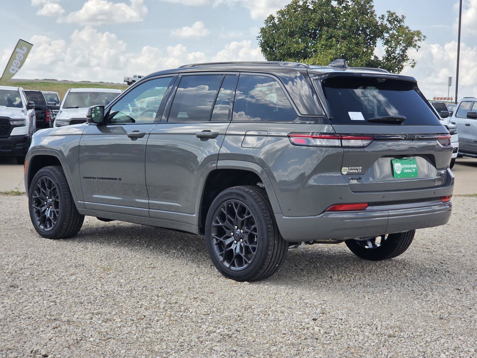New 2027 Jeep Grand Cherokee Summit AWD/4WD image 4