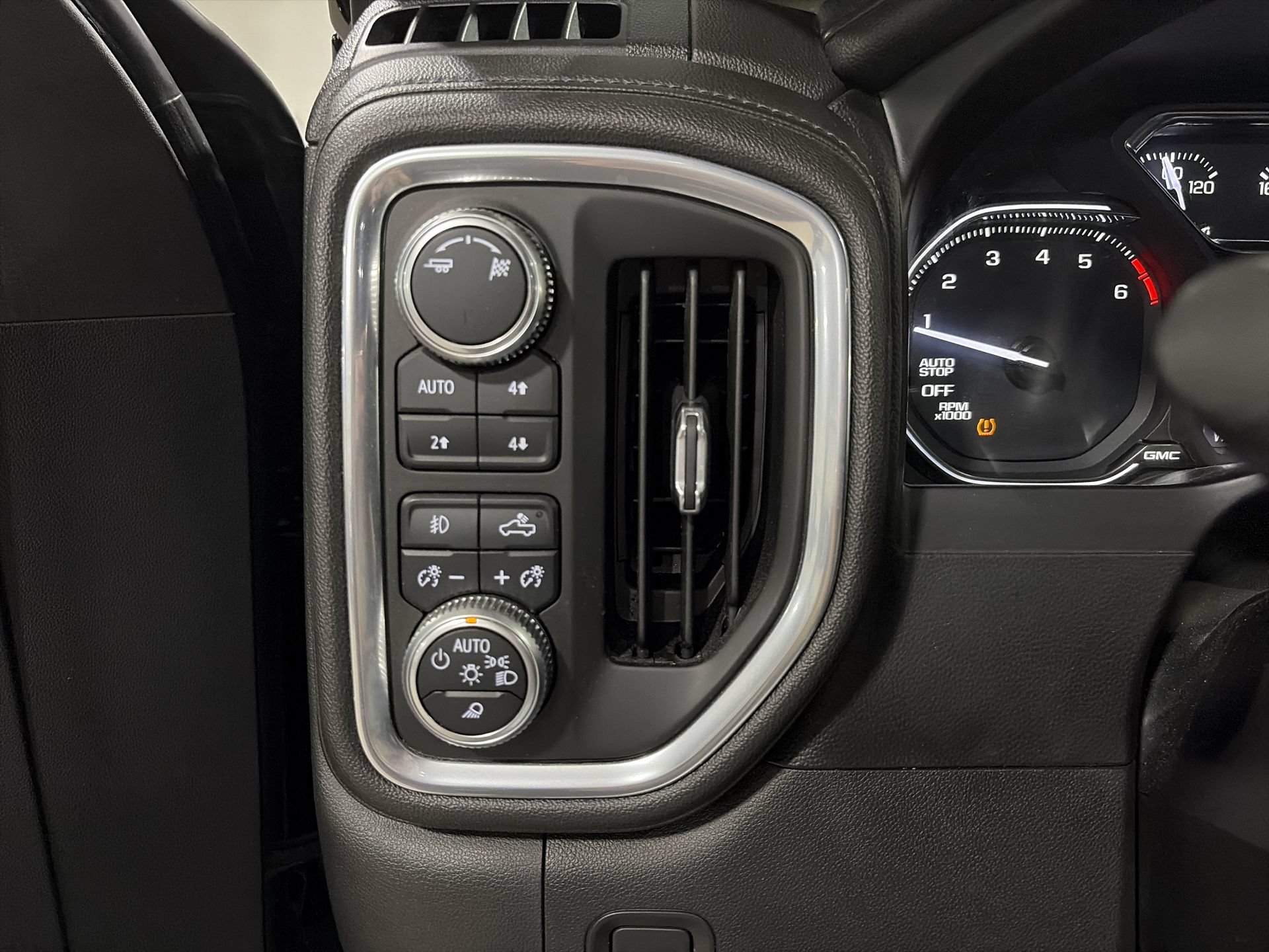 Used 2019 GMC Sierra 1500 SLT AWD/4WD image 19