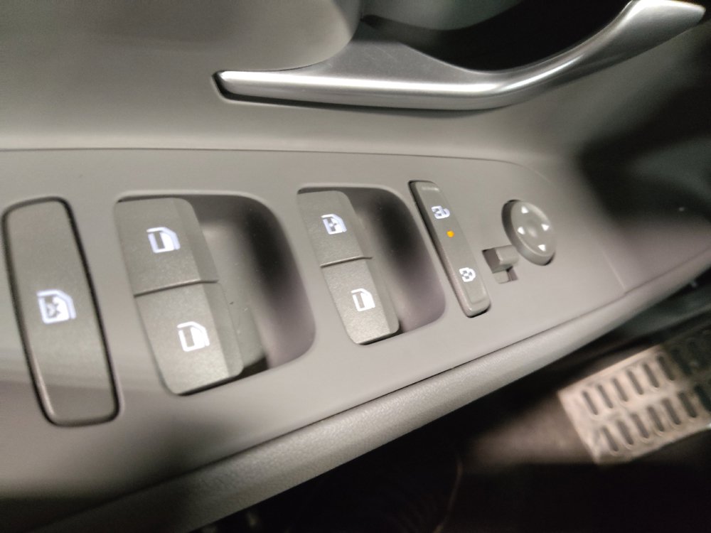 Used 2025 Hyundai Elantra SEL FWD image 27