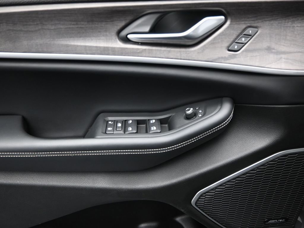 Used 2022 Jeep Grand Cherokee Limited 4xe image 18