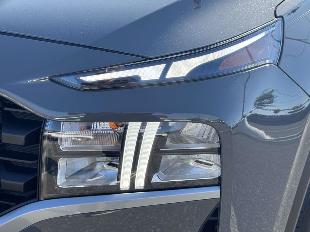 Used 2023 Hyundai Santa Fe SE AWD/4WD image 10