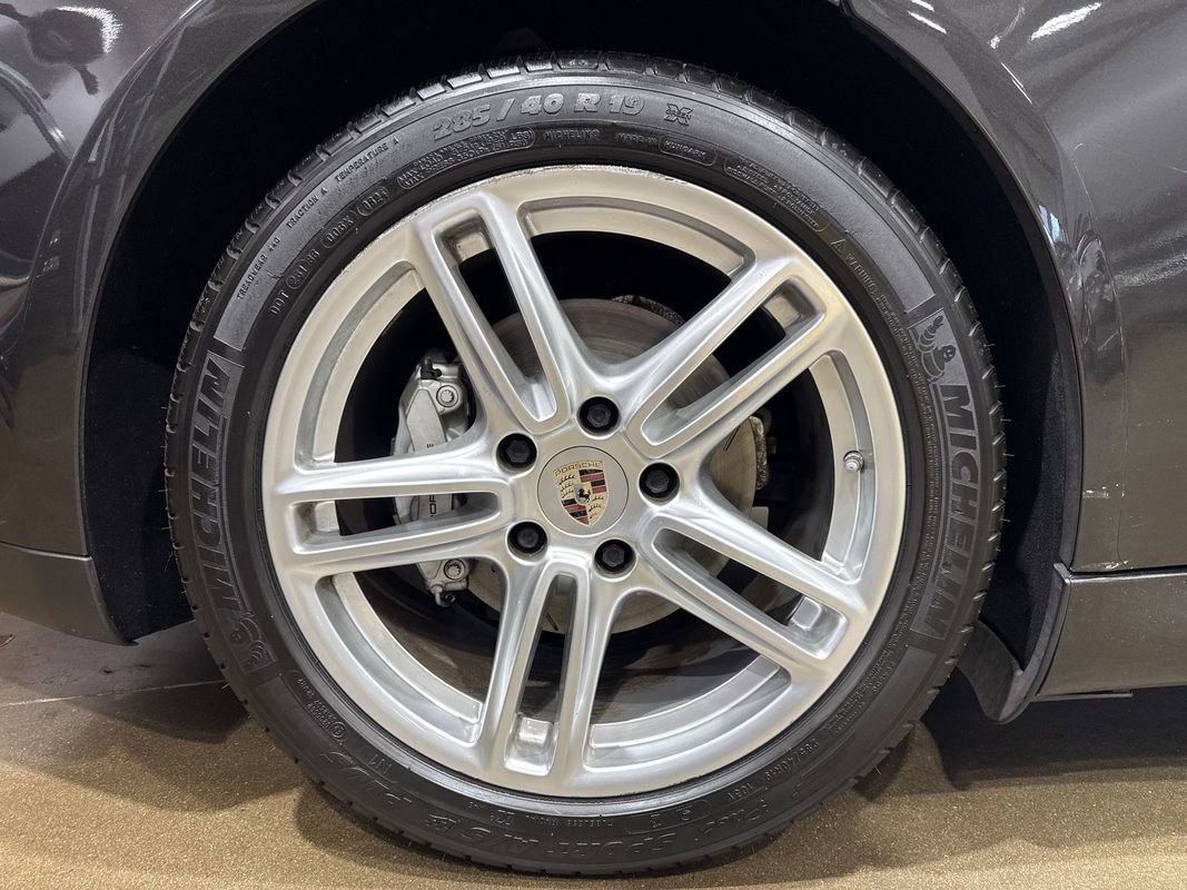 Used 2013 Porsche Panamera 4S image 29