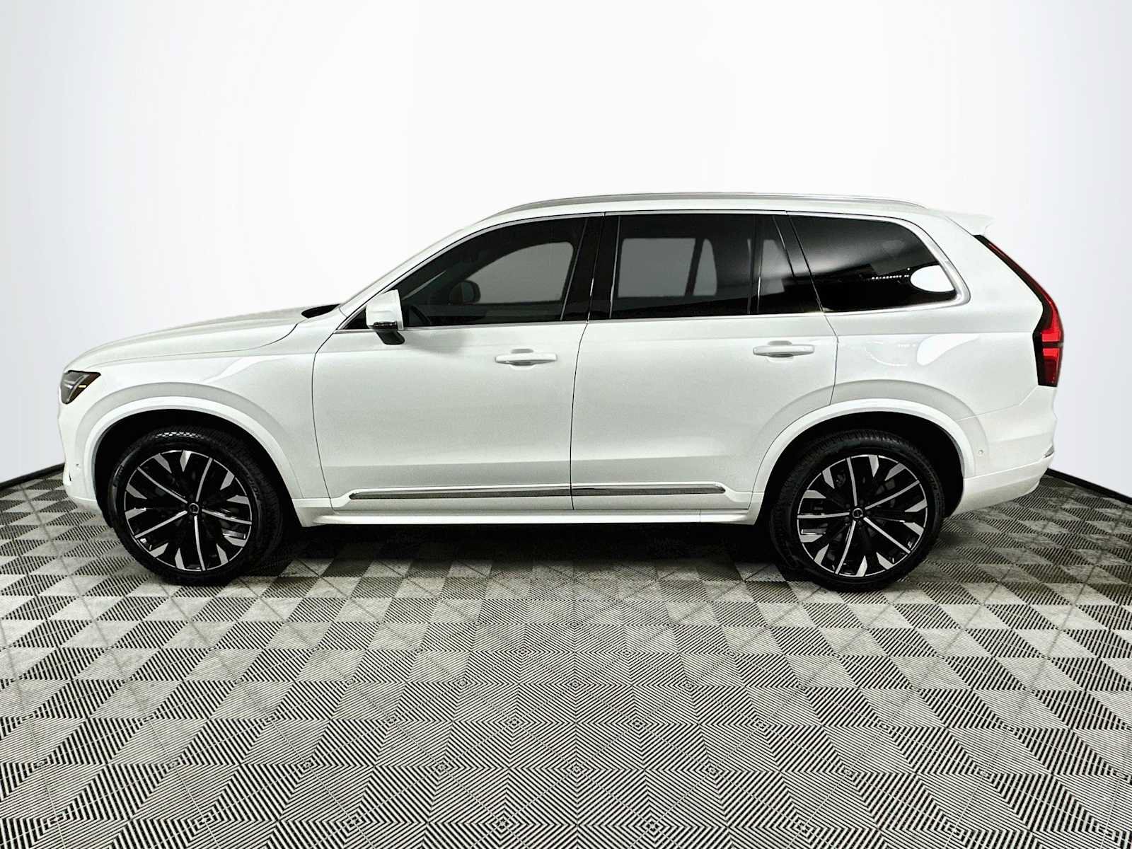 New 2026 Volvo XC90 B5 Plus w/ Protection Package AWD/4WD image 4