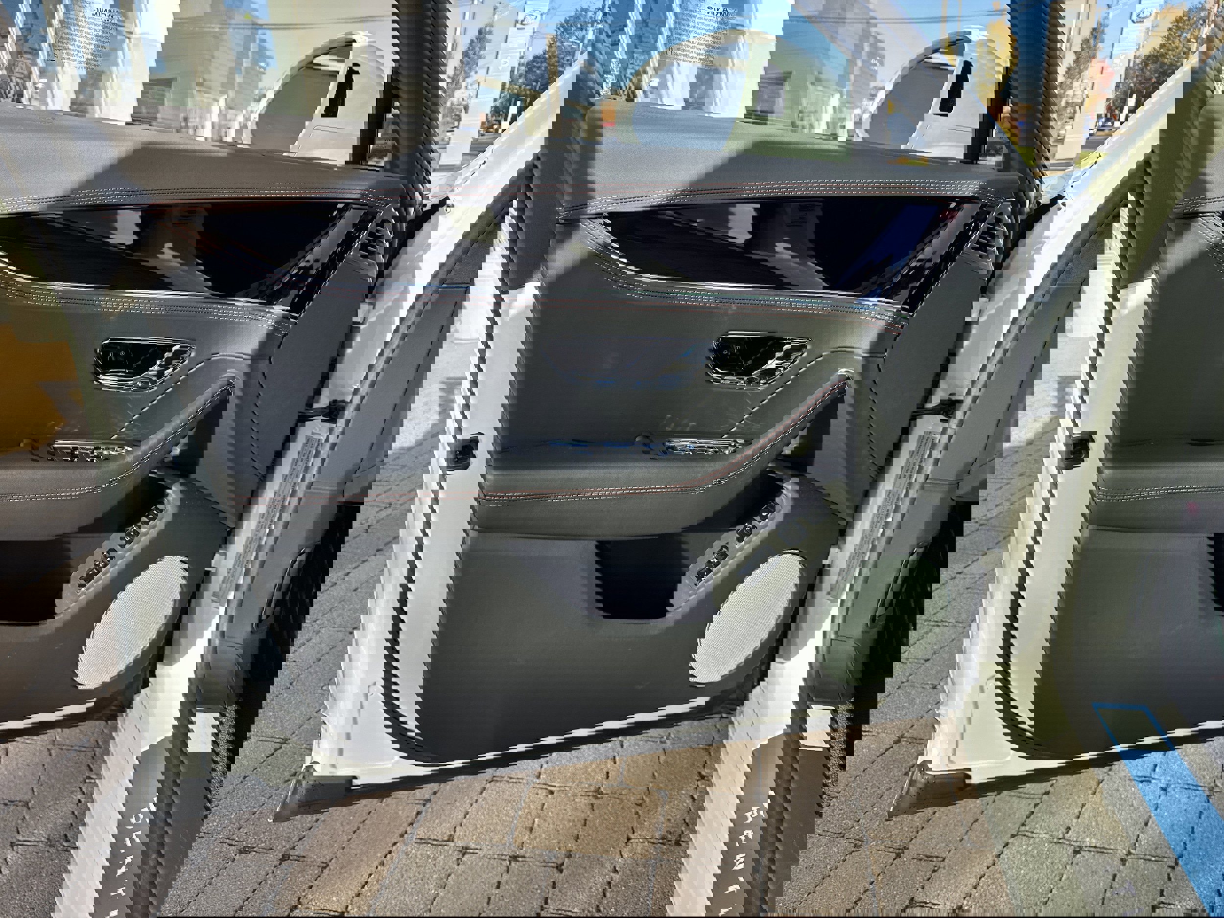 New 2026 Bentley Flying Spur Plug-In Hybrid image 13