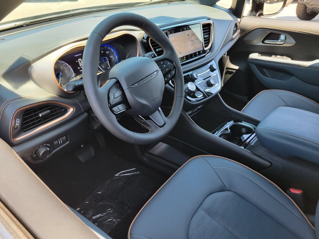 New 2027 Chrysler Pacifica Pinnacle w/ Theater Group AWD/4WD image 3