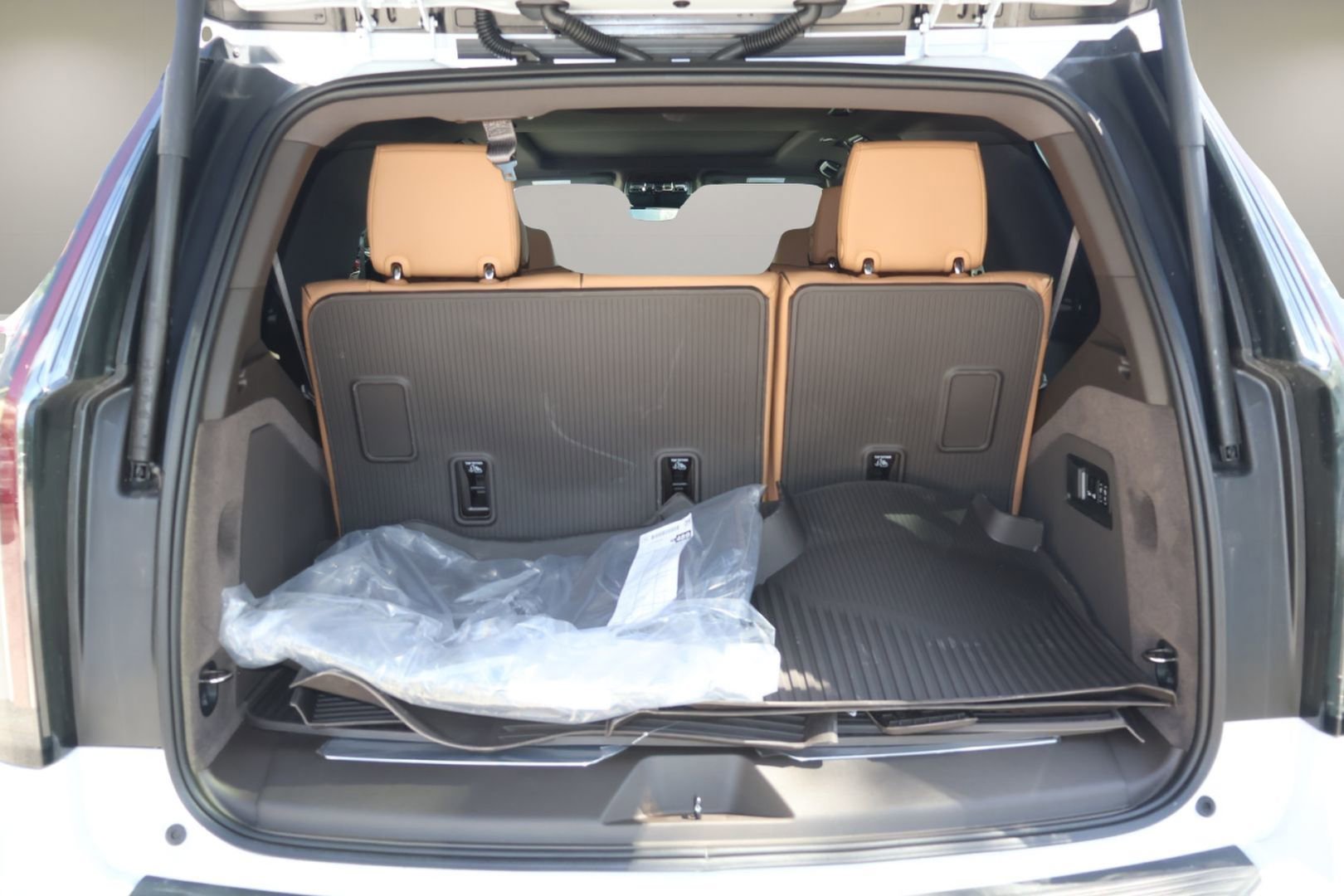 New 2026 Cadillac Escalade Luxury w/ LPO, Floor Liner Package AWD/4WD image 16