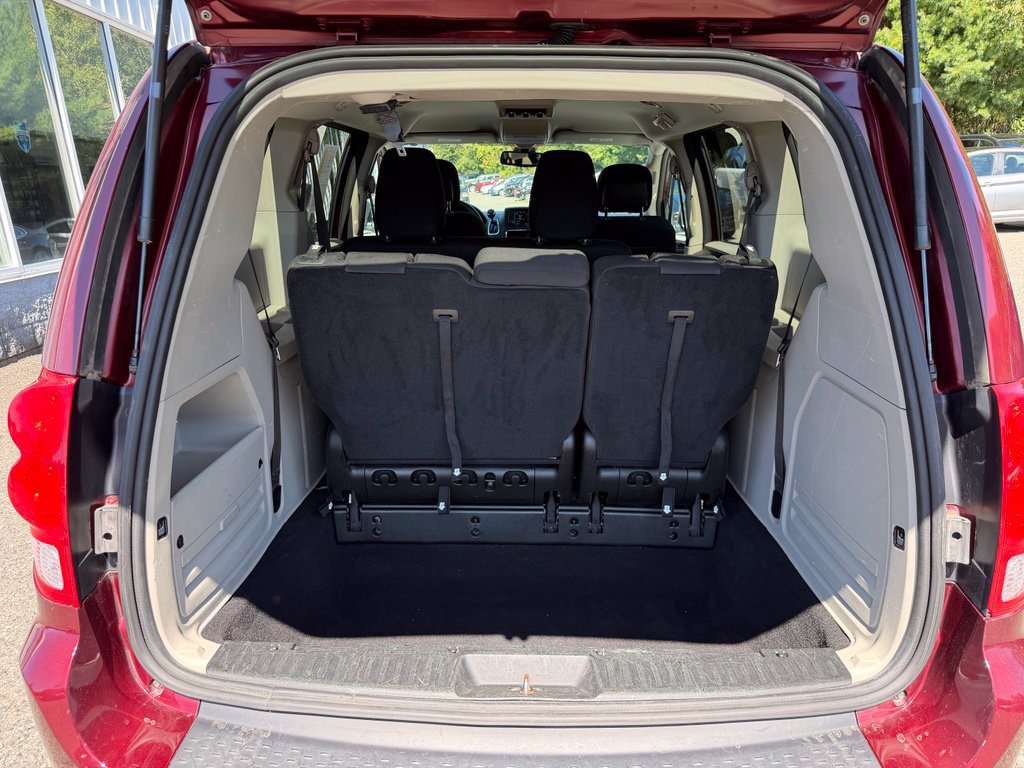 Used 2018 Dodge Grand Caravan SE w/ UConnect Hands-Free Group FWD image 12