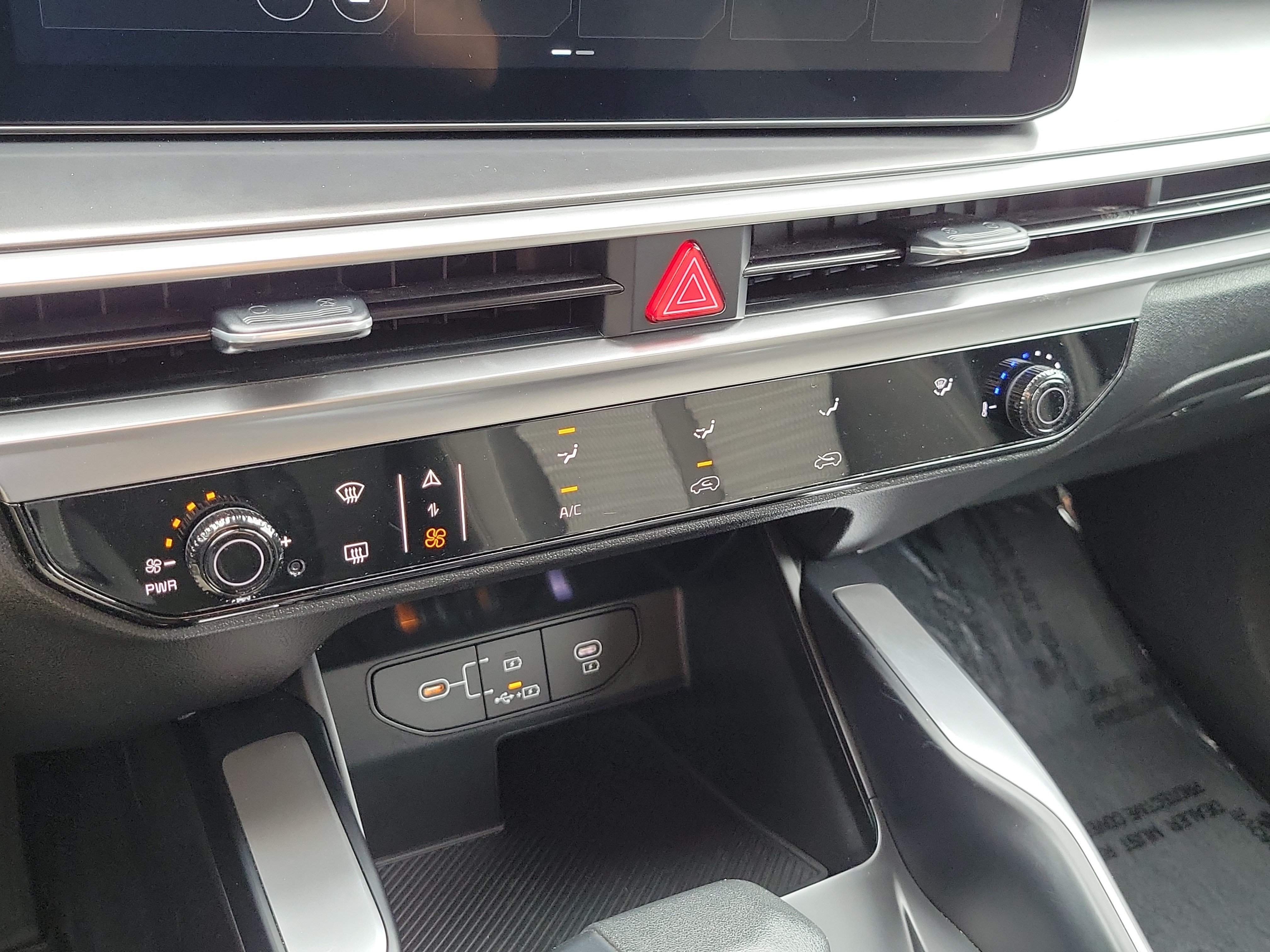 Certified 2024 Kia Sorento LX FWD image 34
