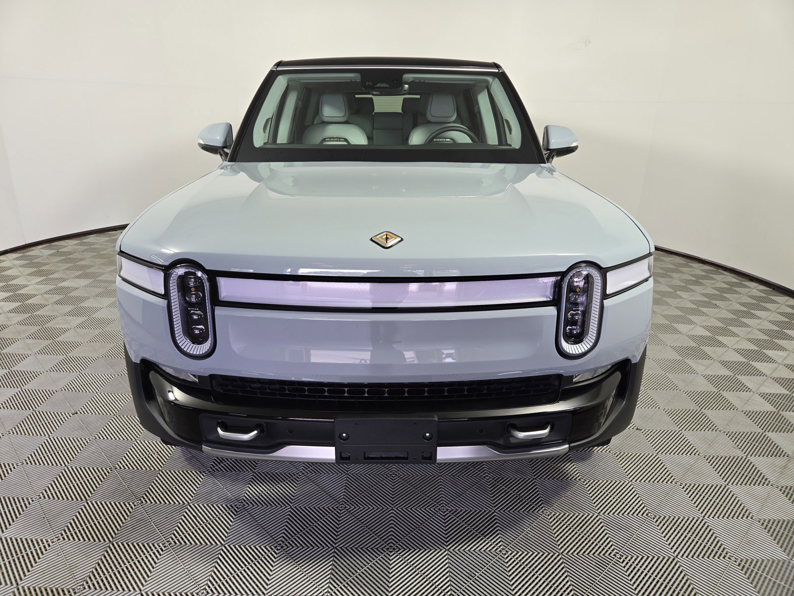 Used 2024 Rivian R1S Adventure AWD/4WD image 8