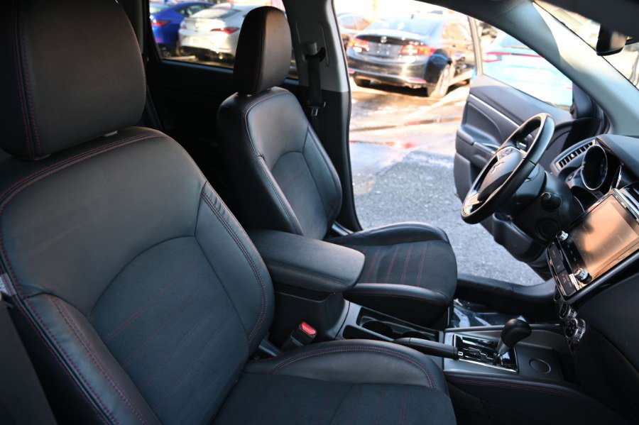 Used 2022 Mitsubishi Outlander Sport SE image 17