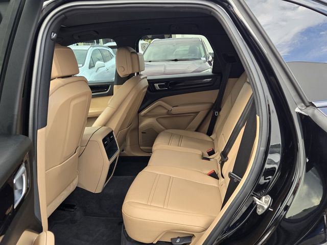 Used 2022 Porsche Cayenne image 13