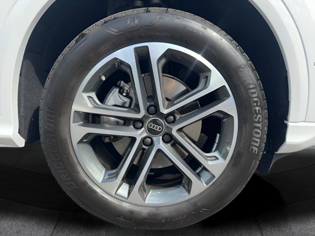 Certified 2025 Audi Q5 Premium w/ Convenience Package image 9